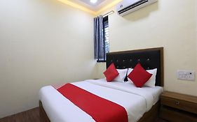 Hotel Crown Near Nesco Center-Oberoi Mall Goregaon East